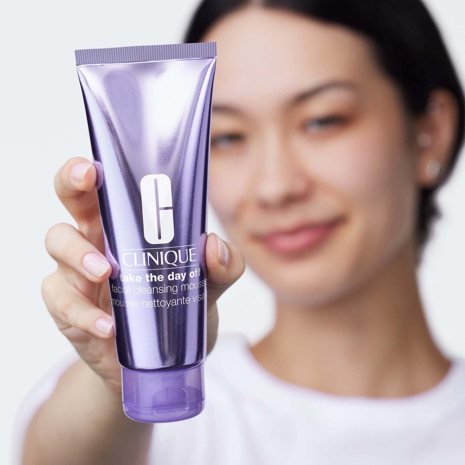 TAKE THE DAY OFF™ FACIAL CLEANSING MOUSSE (LIMPIADOR FACIAL EN MOUSSE)